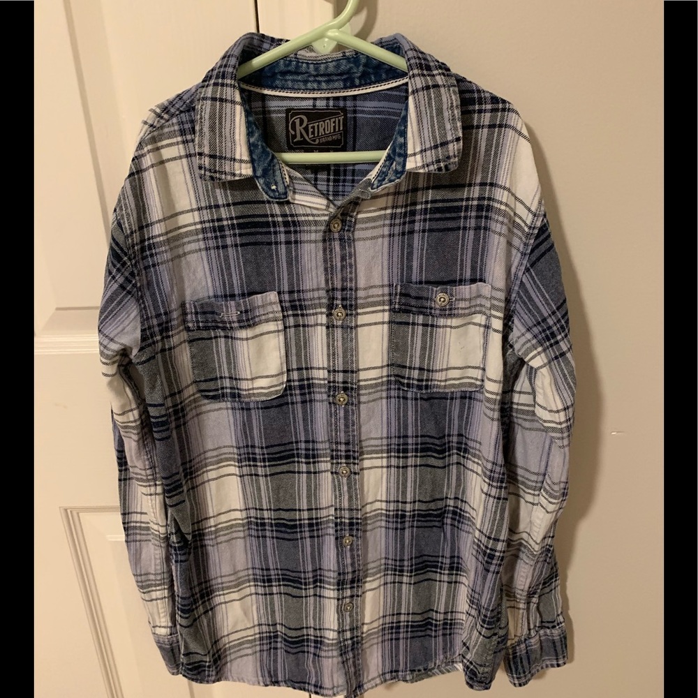 Bottom down long sleeves shirt.